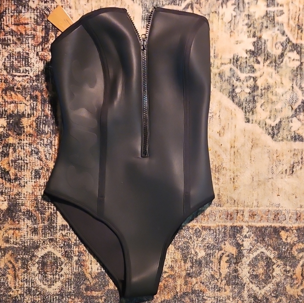 SKIMS rubberized Scuba Swim